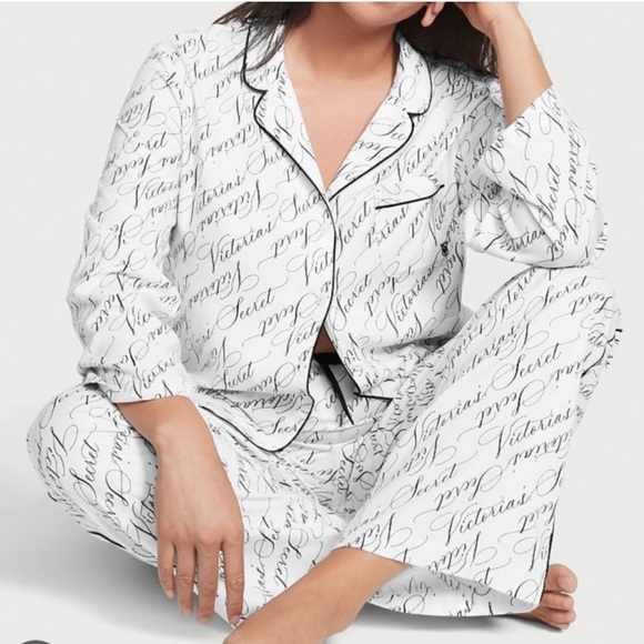 Victoria's Secret Other - Victoria's Secret Flannel White Script Long Pajama Set Size Small